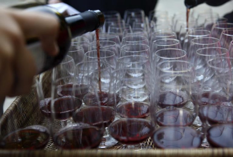 CAVES DE VINHO DO PORTO CÁLEM COM VISITAS GUIADAS EM MANDARIM PARA ATRAIR CHINESES