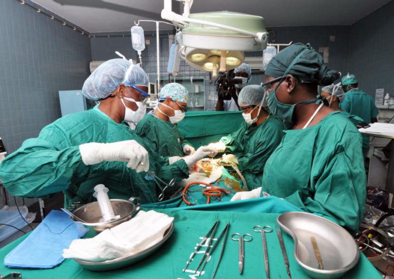 MAIOR HOSPITAL DE MOÇAMBIQUE INTRODUZ AS PRIMEIRAS PRÓTESES PARA TRATAR CANCRO NO ESÓFAGO