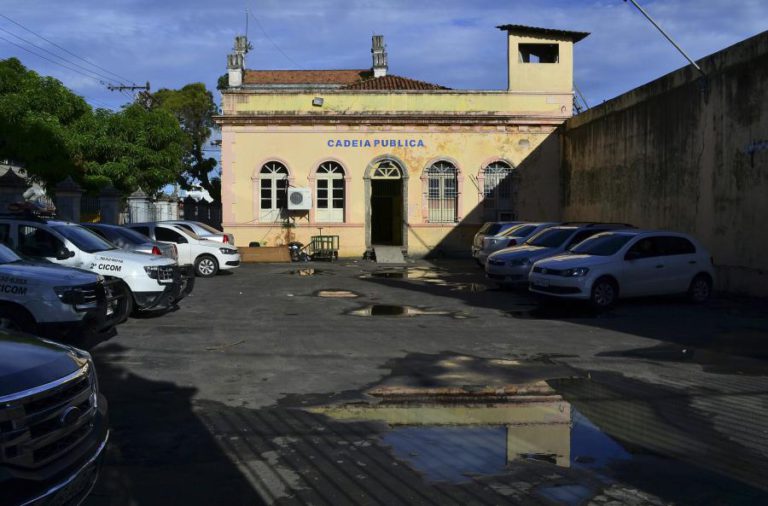 MOTIM EM PRISÃO BRASILEIRA PROVOCA PELO MENOS OITO MORTOS