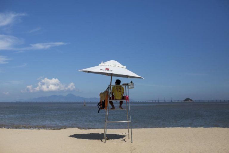 TRANSFERÊNCIA NA GESTÃO DE PRAIAS PARA AUTARQUIAS NÃO É CLARA – NADADORES-SALVADORES