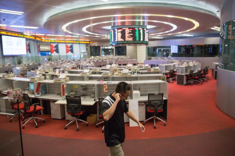 BOLSA DE XANGAI FECHA A GANHAR 0,16%
