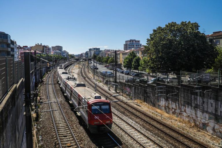 CP SUPRIMIU CERCA DE 70 COMBOIOS EM DOIS DIAS E MEIO NA LINHA DE SINTRA