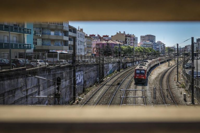 CP CONTABILIZA 89 SUPRESSÕES DE COMBOIOS EM QUATRO DIAS NA LINHA DE SINTRA