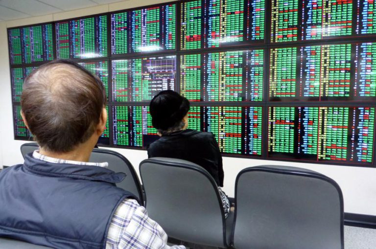 BOLSA DE XANGAI ENCERRA COM QUEDA DE 1,48%