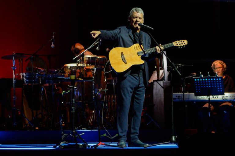 CHICO BUARQUE “FELIZ E HONRADO” POR SEGUIR PASSOS DE RADUAN NASSAR COMO VENCEDOR DO PRÉMIO CAMÕES