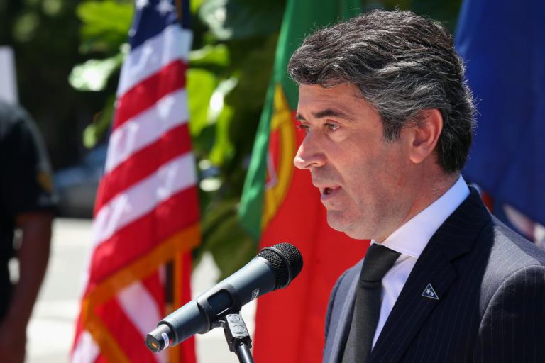 GOVERNO PEDE O REGRESSO DE EMIGRANTES A PORTUGAL