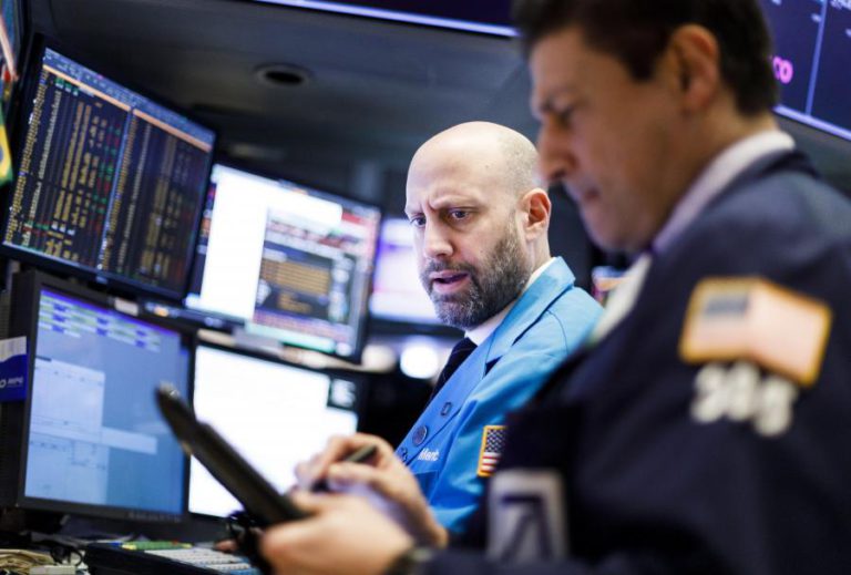 WALL STREET FECHA EM BAIXA DEPOIS DE TRUMP AGRAVAR TENSÃO COMERCIAL COM CHINA