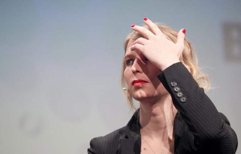 CHELSEA MANNING SAI EM LIBERDADE APÓS DOIS MESES DE PRISÃO
