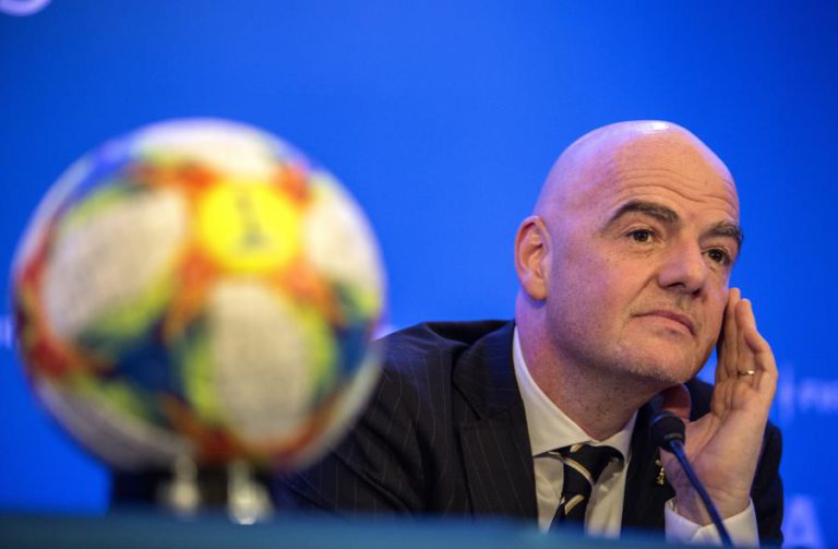 PRESIDENTE DA FIFA FELICITA BENFICA PELA CONQUISTA DO TÍTULO NACIONAL