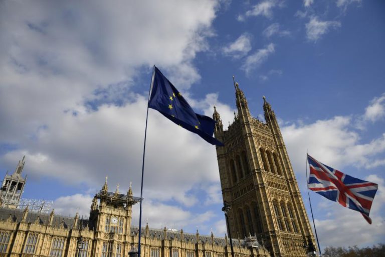 GOVERNO BRITÂNICO ADIA PUBLICAÇÃO DA PROPOSTA DE LEI PARA O ‘BREXIT’