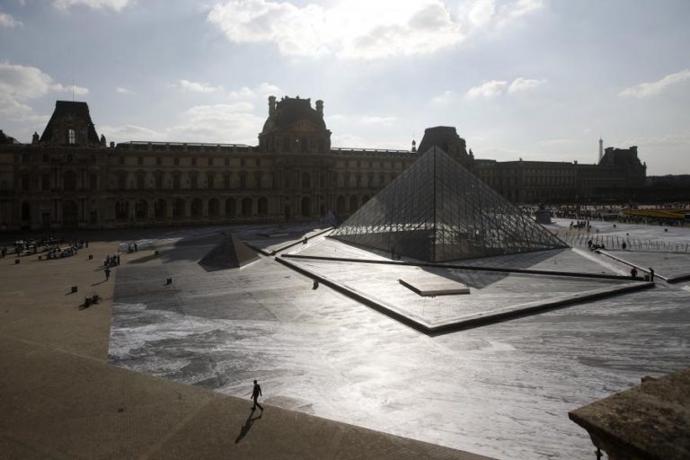 CRIADOR DA PIRÂMIDE DO LOUVRE MORREU AOS 102 ANOS