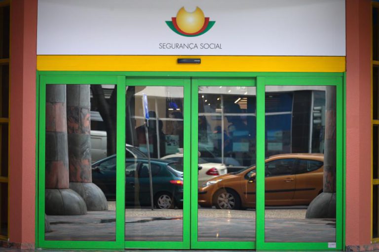 SALDO DA SEGURANÇA SOCIAL ATINGE EM ABRIL 98% DO PREVISTO PARA O ANO