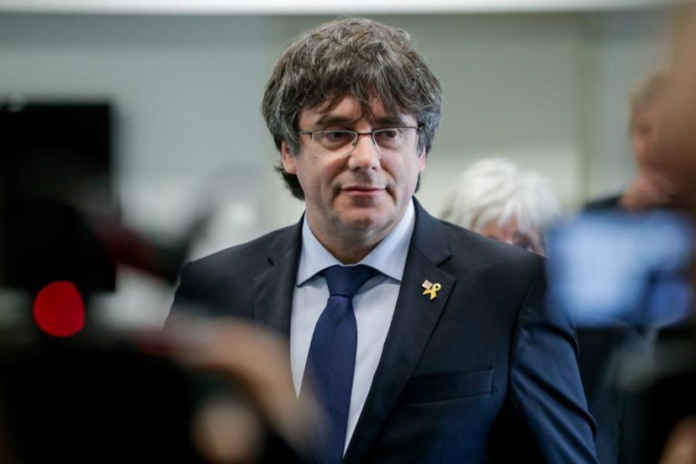 EX-PRESIDENTE CATALÃO CARLES PUIGDEMONT AUTORIZADO A CANDIDATAR-SE ÀS ELEIÇÕES EUROPEIAS