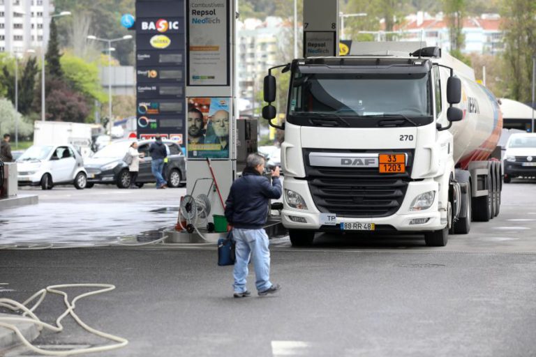 GOVERNO “CONTINUARÁ ESFORÇOS” PARA QUE MOTORISTAS E TRANSPORTADORAS SE ENTENDAM