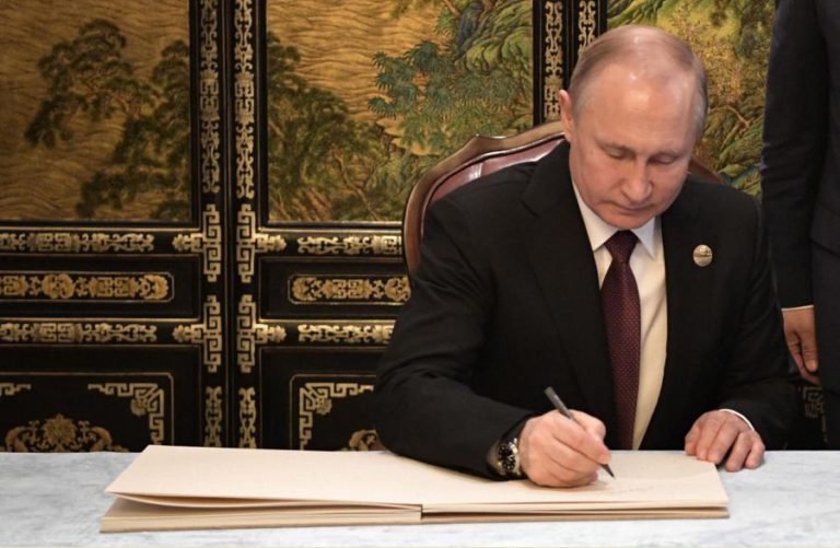 PR RUSSO ASSINA DECRETO QUE FACILITA CIDADANIA RUSSA A UCRANIANOS