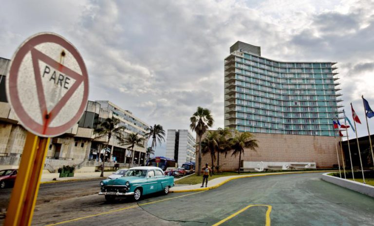 UE PROMETE REAGIR CONTRA LEI DOS EUA SOBRE PROPRIEDADES EXPROPRIADAS EM CUBA