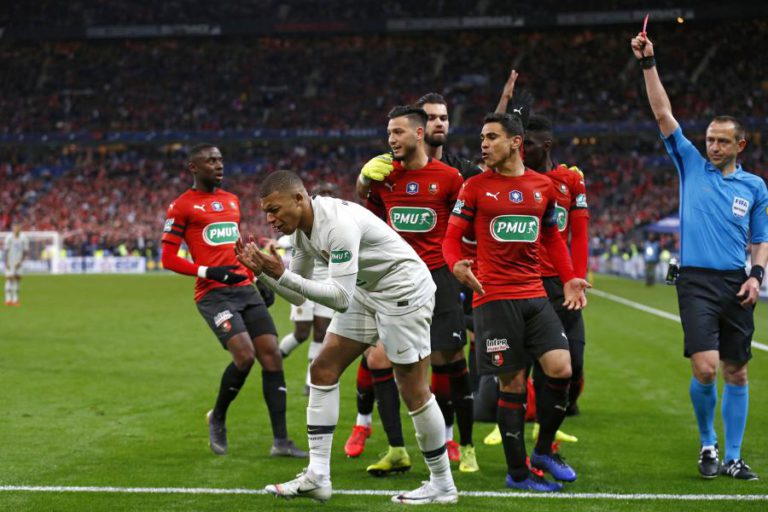 MBAPPÉ SUSPENSO POR TRÊS JOGOS E NEYMAR COM INQUÉRITO DISCIPLINAR