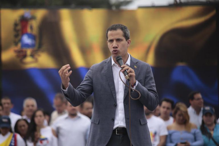 VENEZUELA: GUAIDÓ PEDE “REBELIÃO PACÍFICA” E CHAMA VENEZUELANOS ÀS RUAS