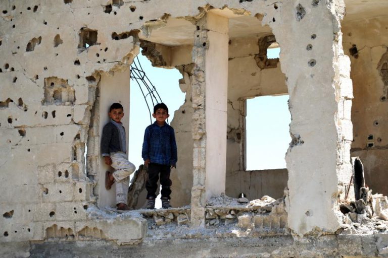 SÍRIA: AGÊNCIAS DA ONU SUSPENDEM AJUDA HUMANITÁRIA DEVIDO A ATAQUES