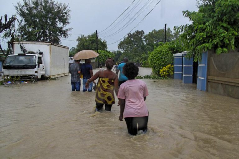 DESABAMENTO DE LIXEIRA MUNICIPAL MATA SEIS PESSOAS EM PEMBA