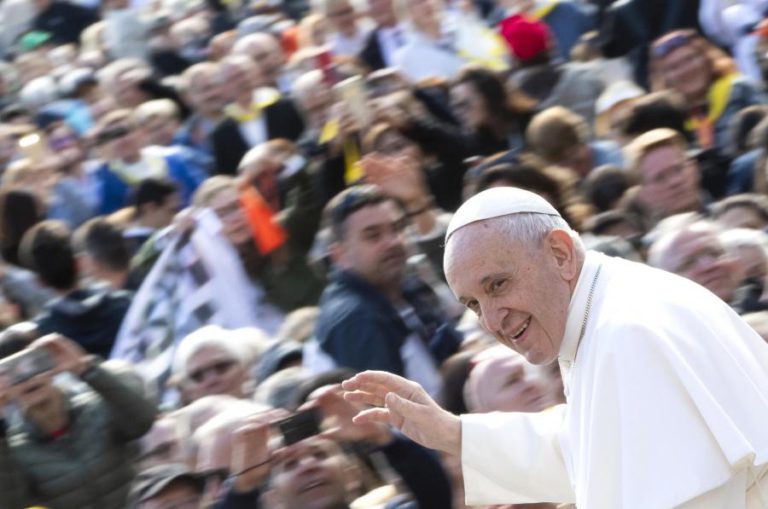 PAPA FRANCISCO PEDE ÀS AUTORIDADES BÚLGARAS PARA NÃO FECHAREM OS OLHOS AOS MIGRANTES