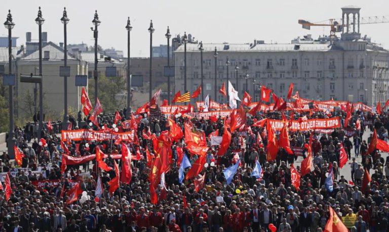 MAIS DE 100 PESSOAS DETIDAS NA RÚSSIA EM MANIFESTAÇÕES DO 1.º DE MAIO CONTRA PUTIN
