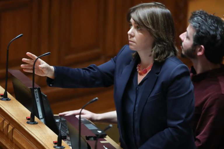 BE VAI MANTER VOTAÇÃO E ACUSA PS DE TER DUAS POSIÇÕES SOBRE PROFESSORES