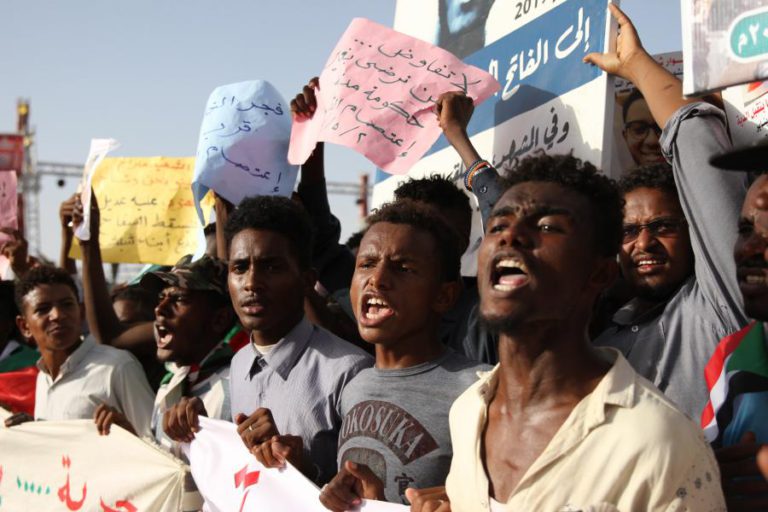 PROCURADORES SUDANESES ACUSAM AL-BASHIR DE ENVOLVIMENTO NA MORTE DE MANIFESTANTES