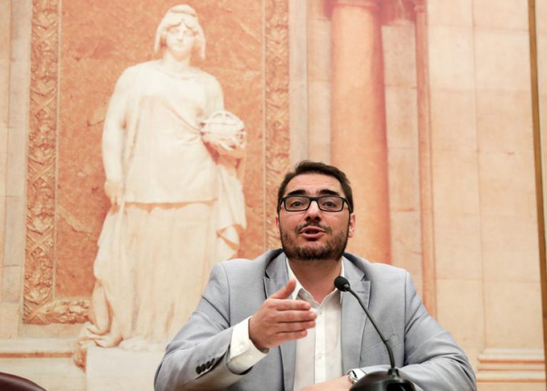 PCP ACUSA GOVERNO DE “CALCULISMO ELEITORAL” COM CASO DO PROFESSORES