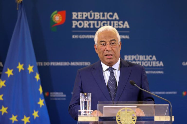 COSTA AMEAÇA COM DEMISSÃO DO GOVERNO CASO TEMPO DE SERVIÇO DOS PROFESSORES SEJA APROVADO