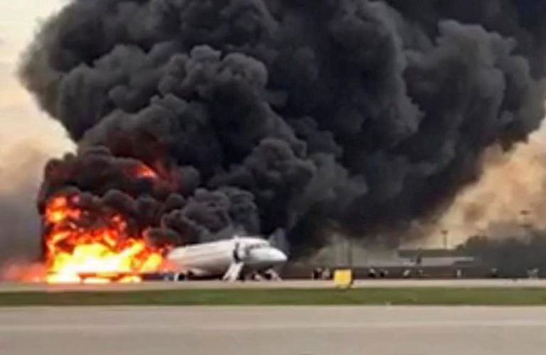 PELO MENOS 13 MORTOS EM AVIÃO QUE SE INCENDIOU NUM AEROPORTO DA RÚSSIA