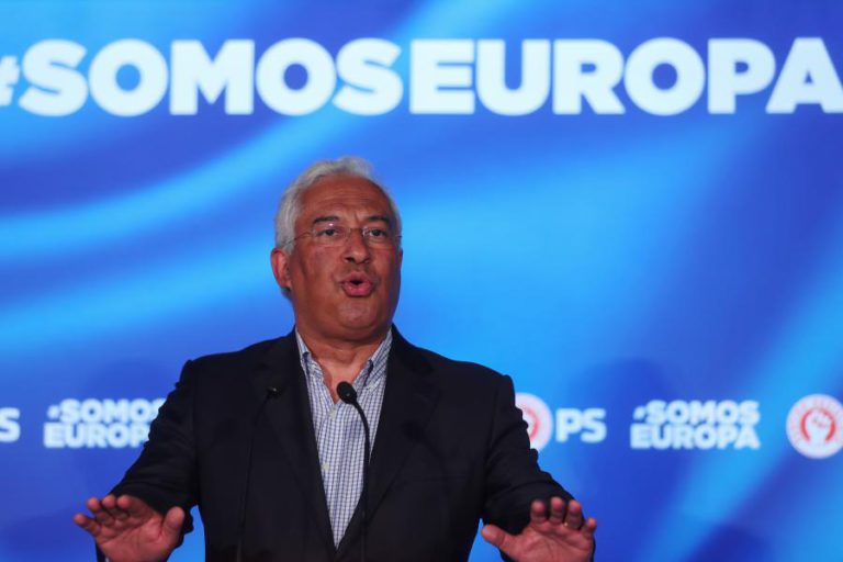 COSTA DESAFIA PSD E CDS-PP A VOTAR CONTRA DIPLOMA DOS PROFESSORES