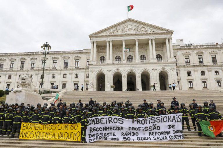 BOMBEIROS PROFISSIONAIS DE TODO O PAÍS MANIFESTAM-SE HOJE POR “UMA APOSENTAÇÃO DIGNA”