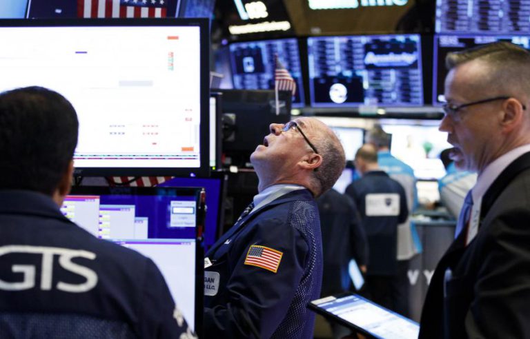 WALL STREET FECHA EM ALTA GRAÇAS A EVENTUAL ADIAMENTO DE CONFRONTO EUA-UE