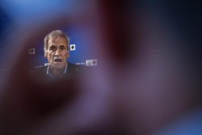 JERÓNIMO DE SOUSA AFIRMA QUE “CHANTAGEM” DO PS REVELOU CONVERGÊNCIA COM A DIREITA