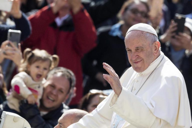 LIVRO “FAKE POPE” ANALISA 80 FALSAS NOTICIAS SOBRE O PAPA FRANCISCO