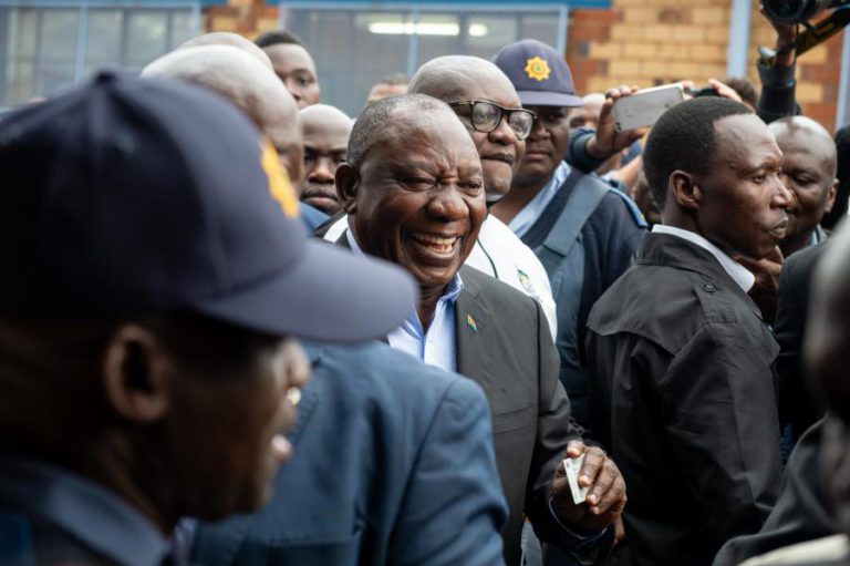 CYRIL RAMAPHOSA CONFIRMADO PRESIDENTE DA ÁFRICA DO SUL DEPOIS DE RECONTAGEM DE VOTOS