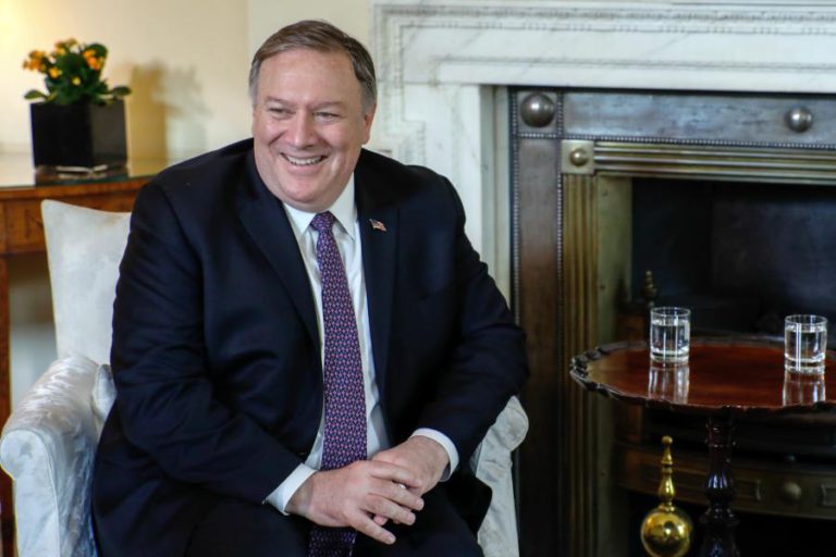 MIKE POMPEO PEDE À RÚSSIA PARA RETIRAR APOIO A MADURO