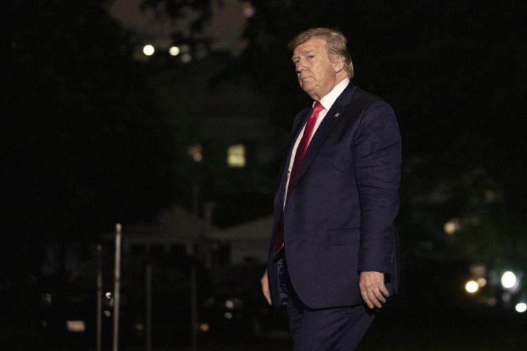 TRUMP DESMENTE QUE EUA ESTEJAM A TENTAR UM DIÁLOGO COM O IRÃO