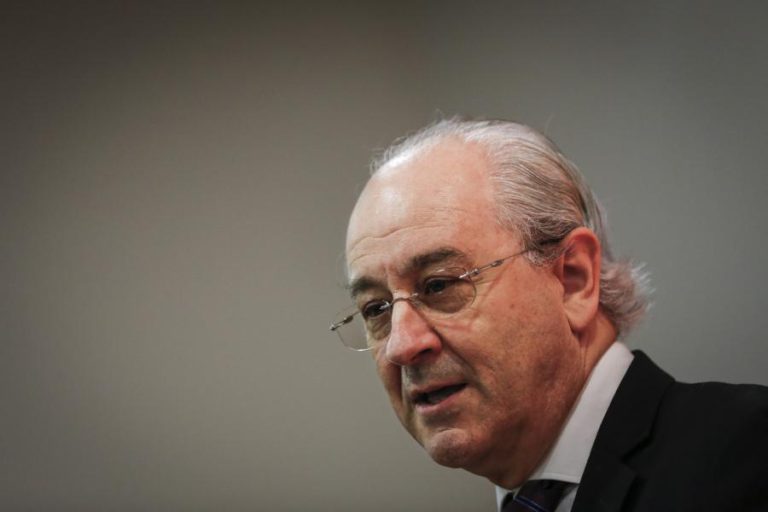 PEDIR AO PS PARA VOTAR TRAVÃO FINANCEIRO É COMO “PEDIR AO PERU QUE VOTE A FAVOR DO NATAL”, DIZ RIO