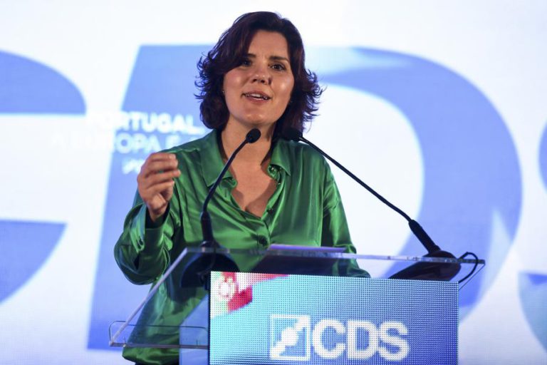 CRISTAS ACUSA PS E PM DE QUEREREM “ATACAR” CDS-PP POR “MEDO” DA SUA FORÇA