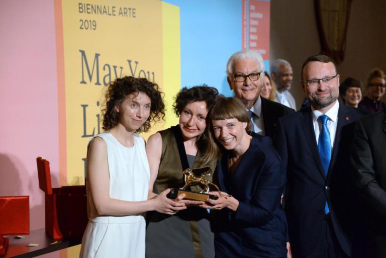 LITUÂNIA VENCE LEÃO DE OURO NA BIENAL DE ARTE DE VENEZA