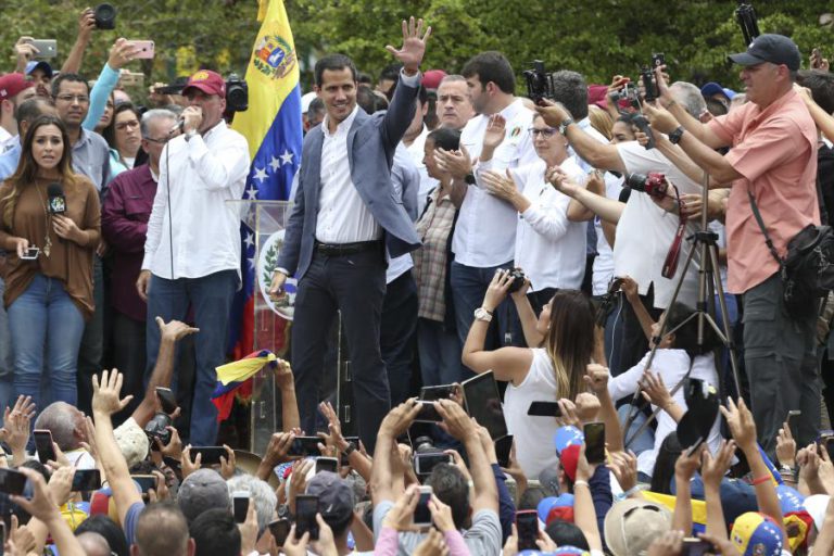 CONCENTRAÇÃO PROMOVIDA POR GUAIDÓ NÃO ENCHEU A PRAÇA EM CARACAS