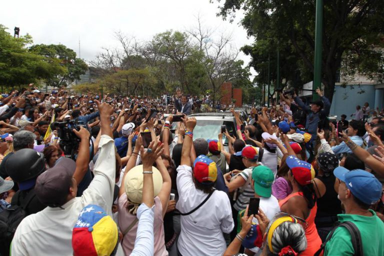 GOVERNO E OPOSIÇÃO VENEZUELANOS NA NORUEGA PARA DEBATEREM SOLUÇÃO PARA CRISE POLÍTICA