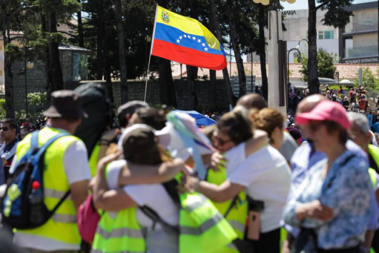 VENEZUELANOS EM FÁTIMA PARA PEDIR PAZ NO SEU PAÍS