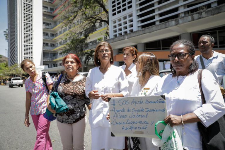 MADURO PREFERE DAR ARMAS A MILICIANOS QUE EQUIPAR ENFERMEIROS – PRESIDENTE COLÉGIO ENFERMAGEM