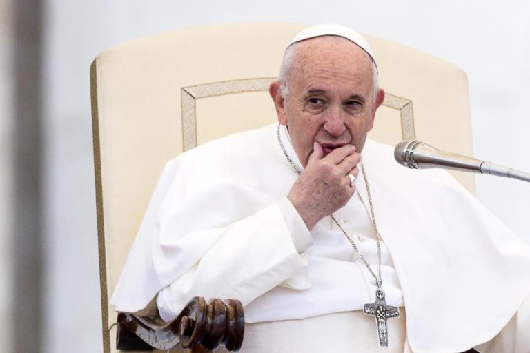 PAPA ACEITA DEMISSÃO DE BISPO BRASILEIRO ACUSADO DE ESCONDER ABUSOS SEXUAIS