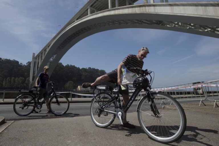 CIRCULAÇÃO JUNTO À PONTE DA ARRÁBIDA RETOMADA HOJE DE MANHÃ