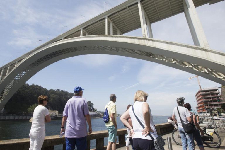 REMOÇÃO DO BETÃO DESTACADO NA PONTE DA ARRÁBIDA COMEÇA HOJE ÀS 22:00
