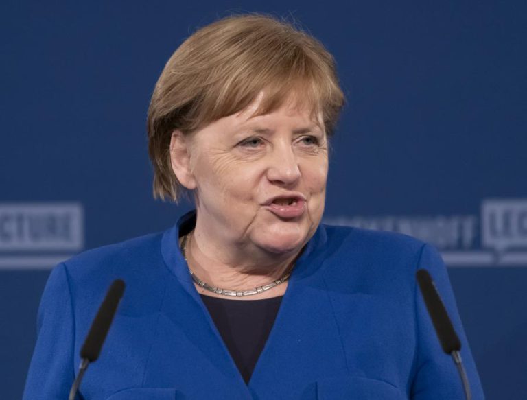 MERKEL ADMITIU TER UMA “RELAÇÃO CONFLITUOSA” COM PRESIDENTE FRANCÊS
